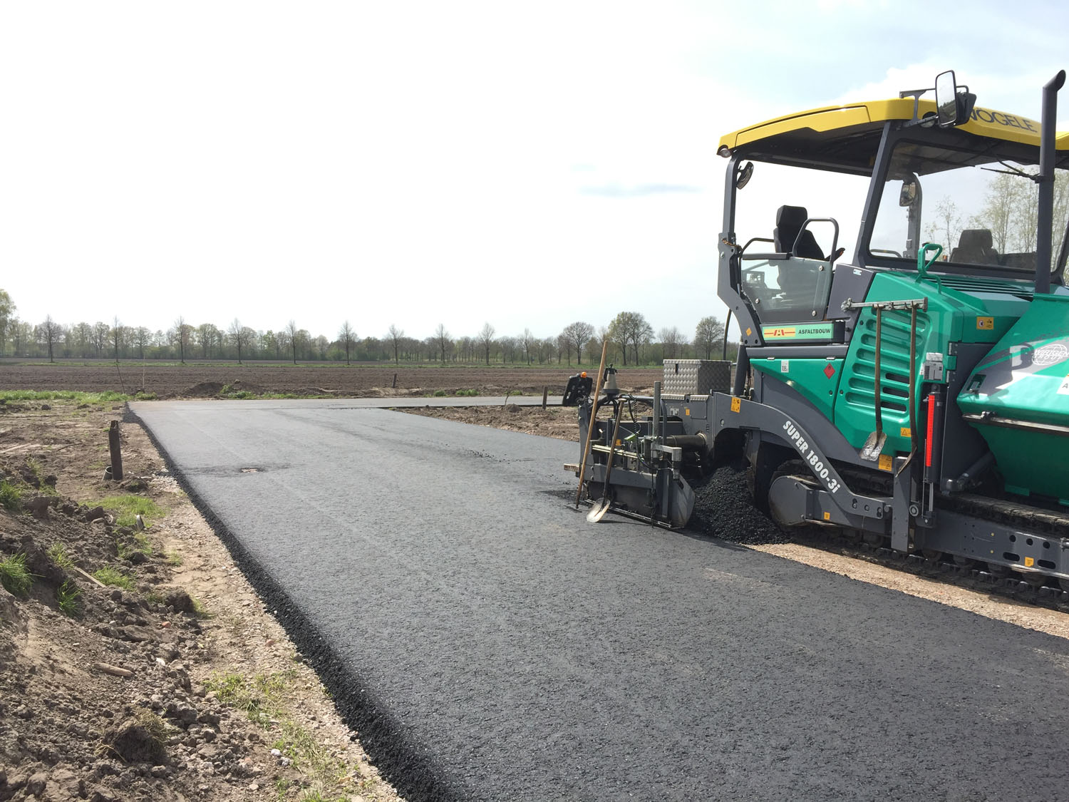 Sloop sleufsilo en grondwerk voor nieuwe silo